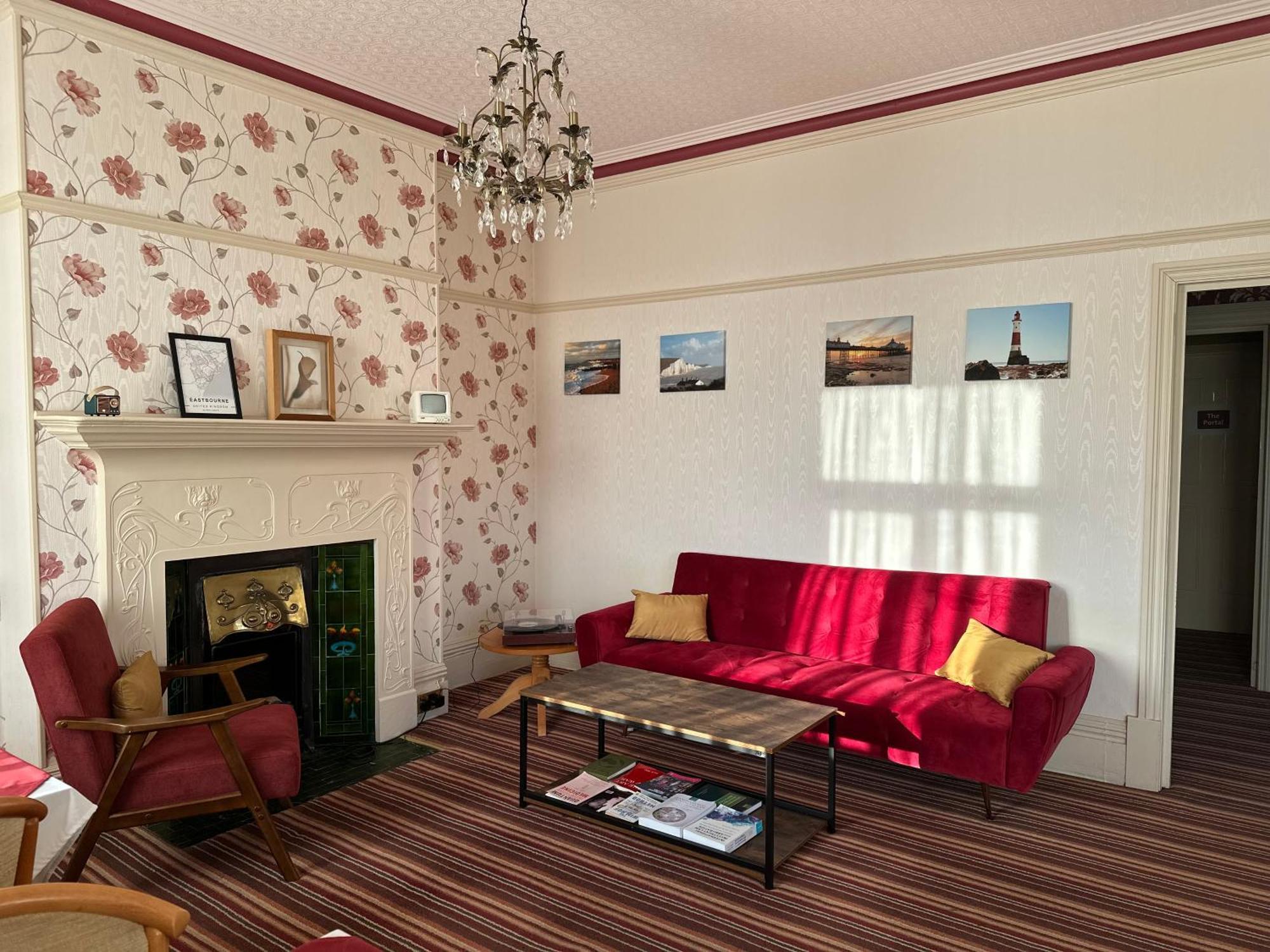 Devonia Express Hotel Истборн Екстериор снимка