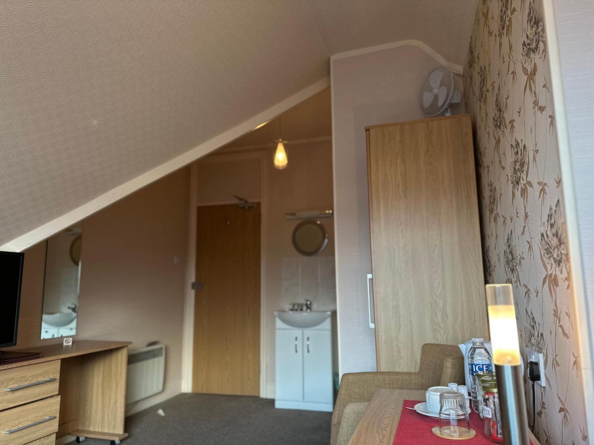 Devonia Express Hotel Истборн Стая снимка