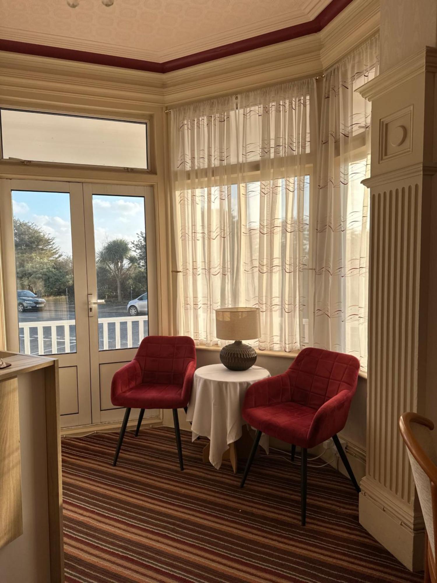 Devonia Express Hotel Истборн Екстериор снимка