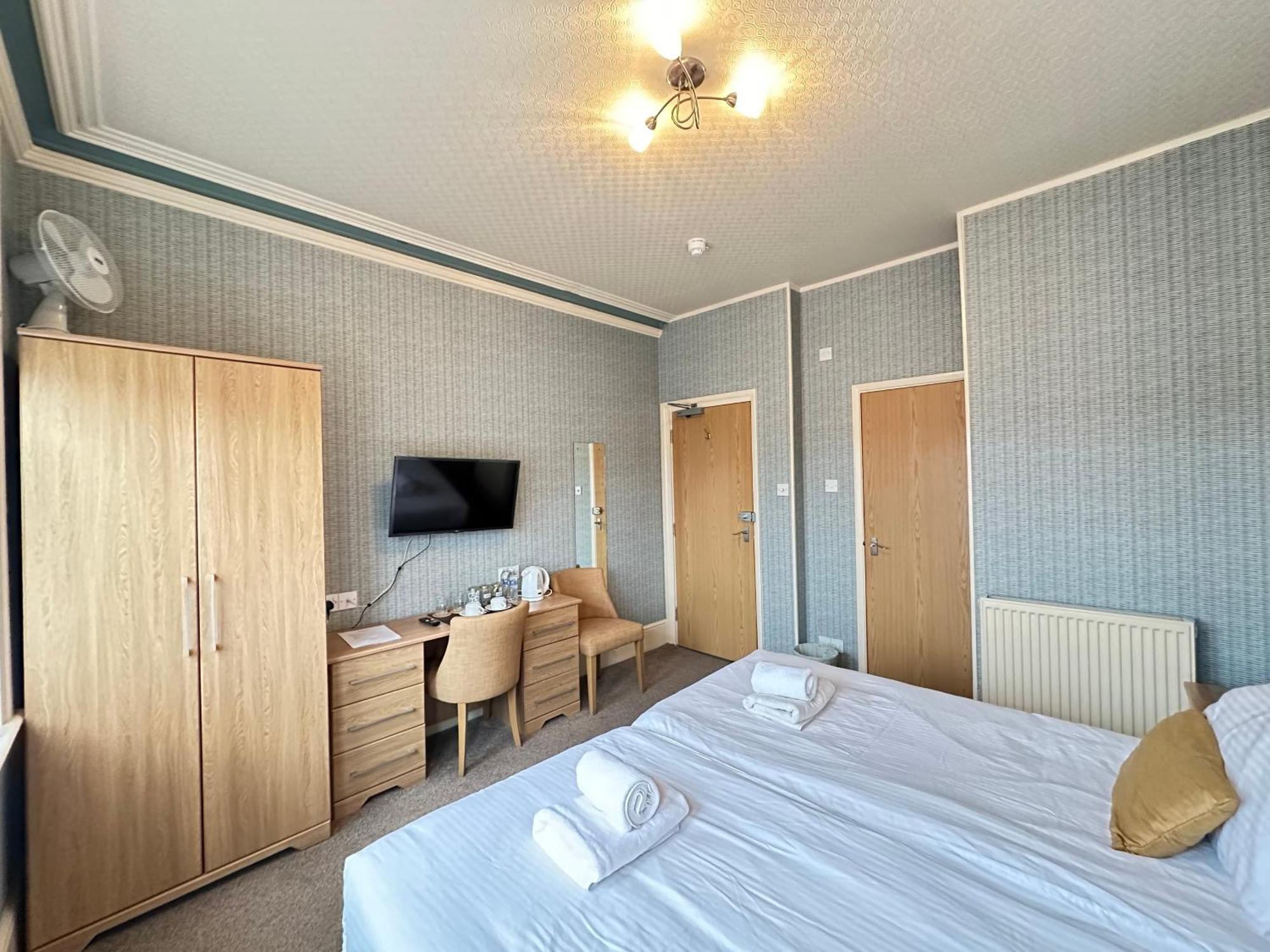 Devonia Express Hotel Истборн Стая снимка