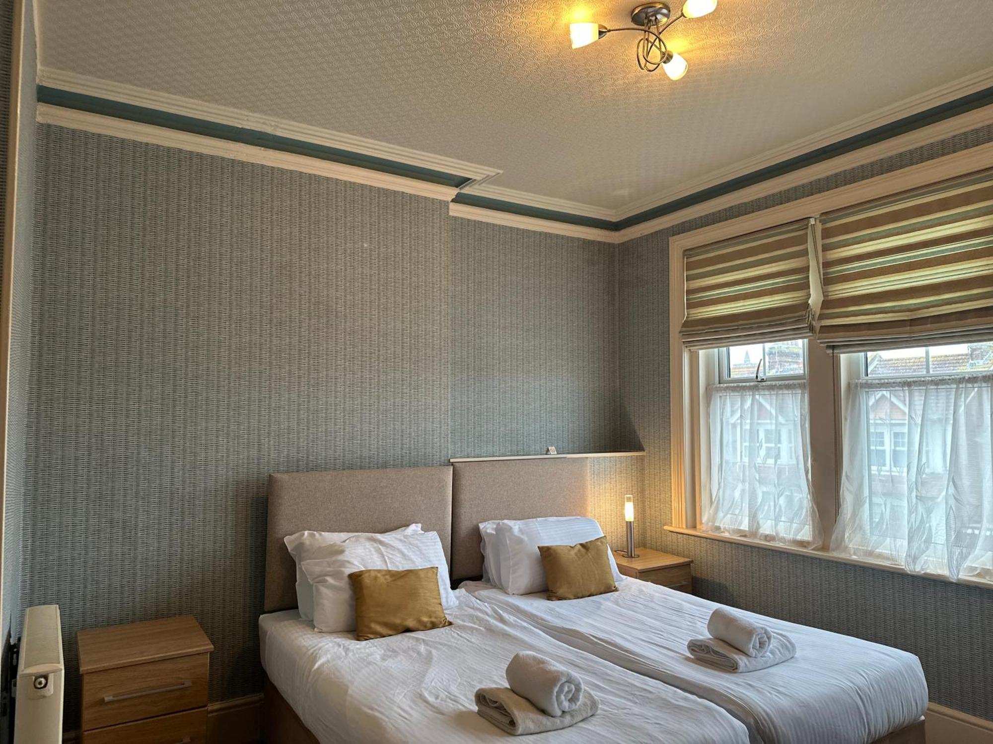 Devonia Express Hotel Истборн Стая снимка