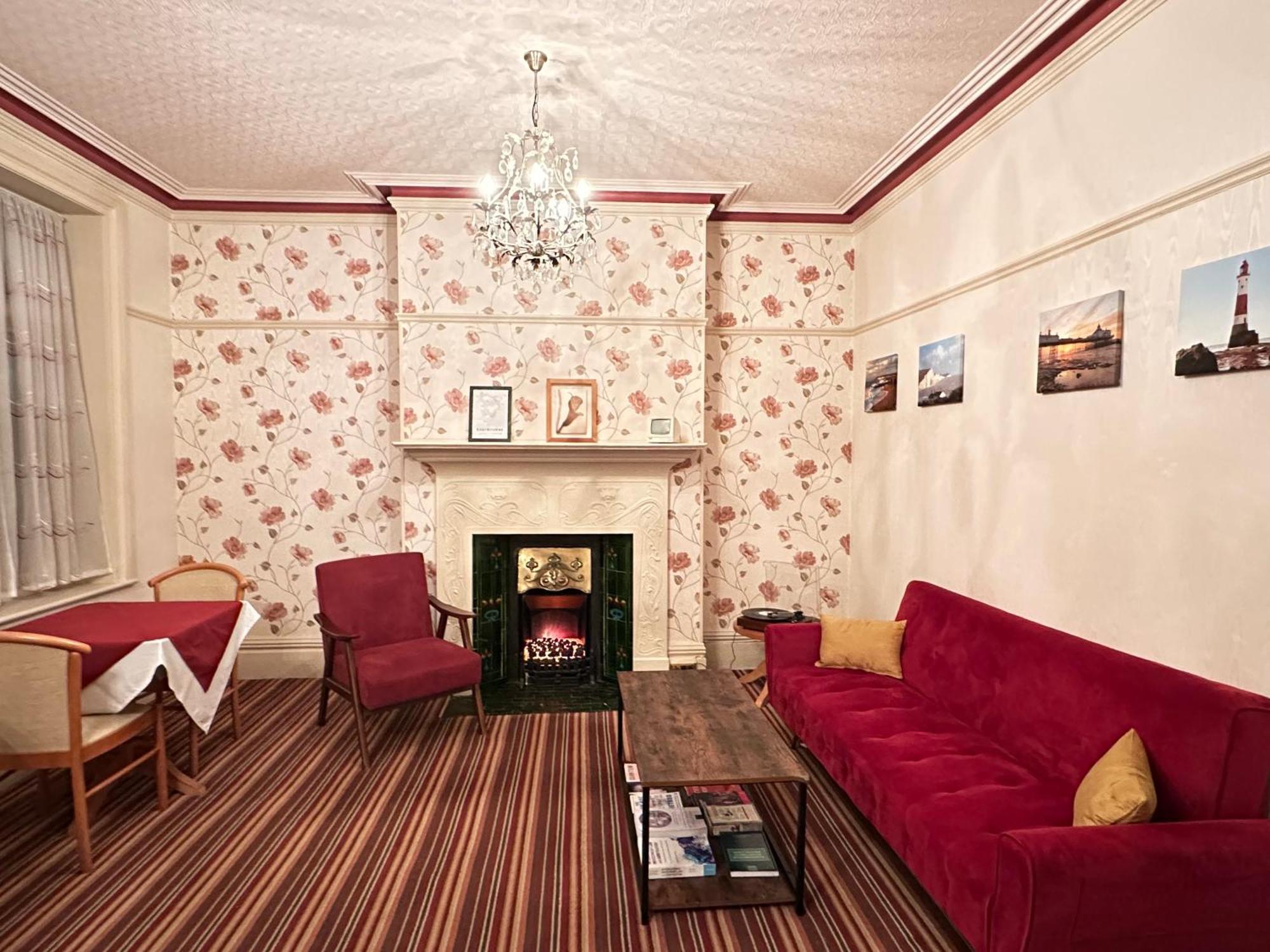 Devonia Express Hotel Истборн Екстериор снимка